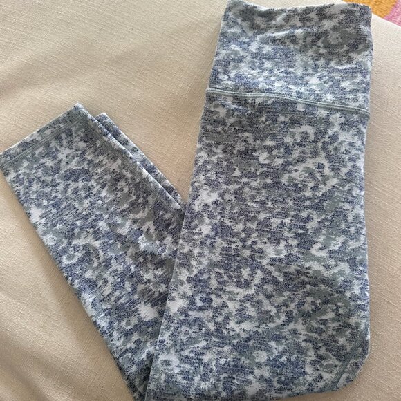 Athleta Elation Textured 7/8 Tight Leggings Meadow, Snowfall Blue (M) - Picture 5 of 6